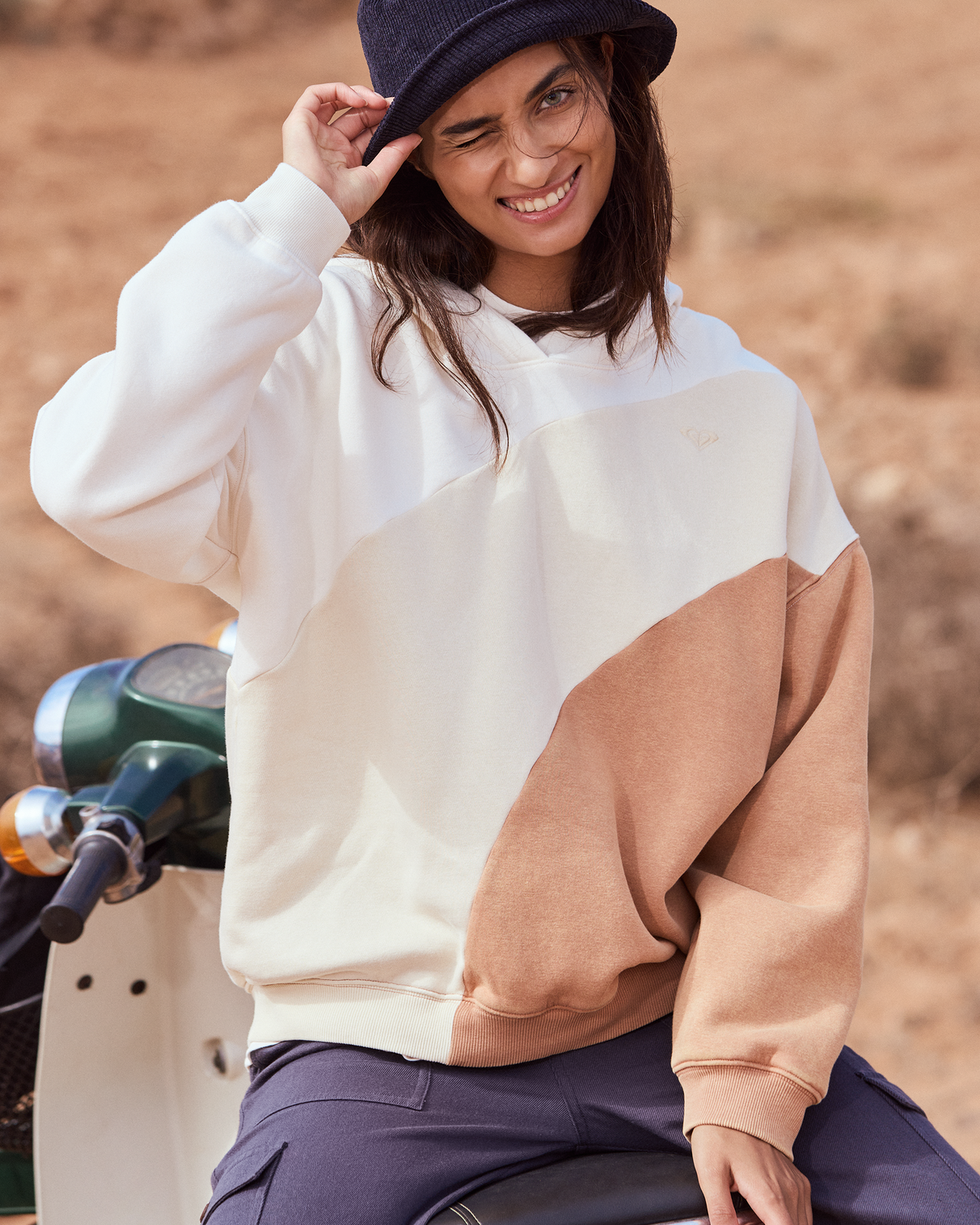 Waving Heart Hoodie In Parchment